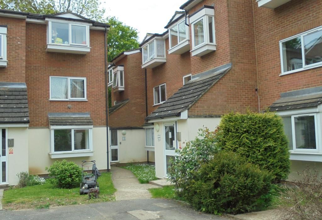 2 bed flat for sale in Harkness Close, Harold Hill, Romford, Essex RM3