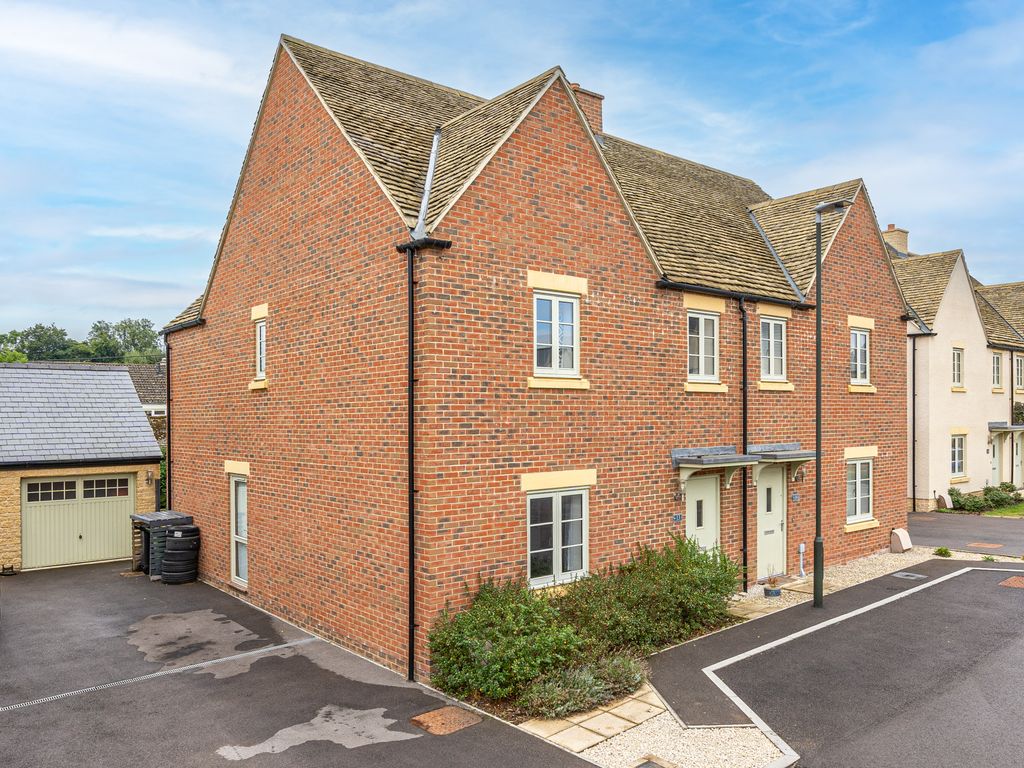 4 bed semidetached house for sale in Clothiers Close, Tetbury GL8 Zoopla