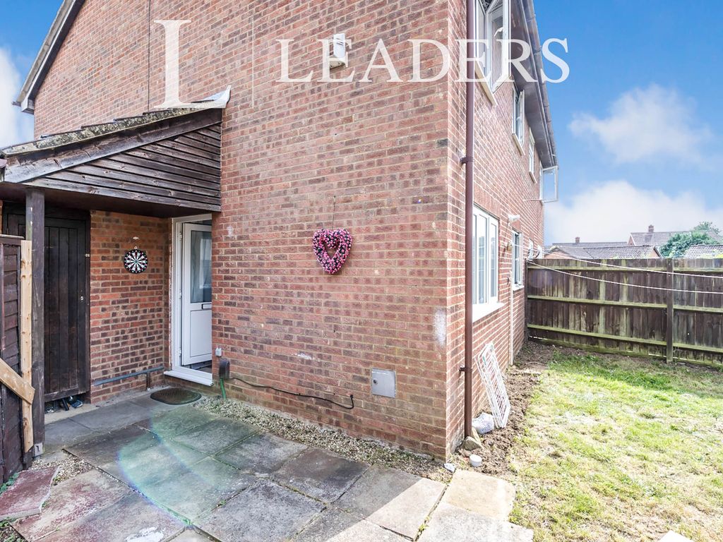 1 bed semidetached house to rent in Bradmore Court, The Glades NN3, £