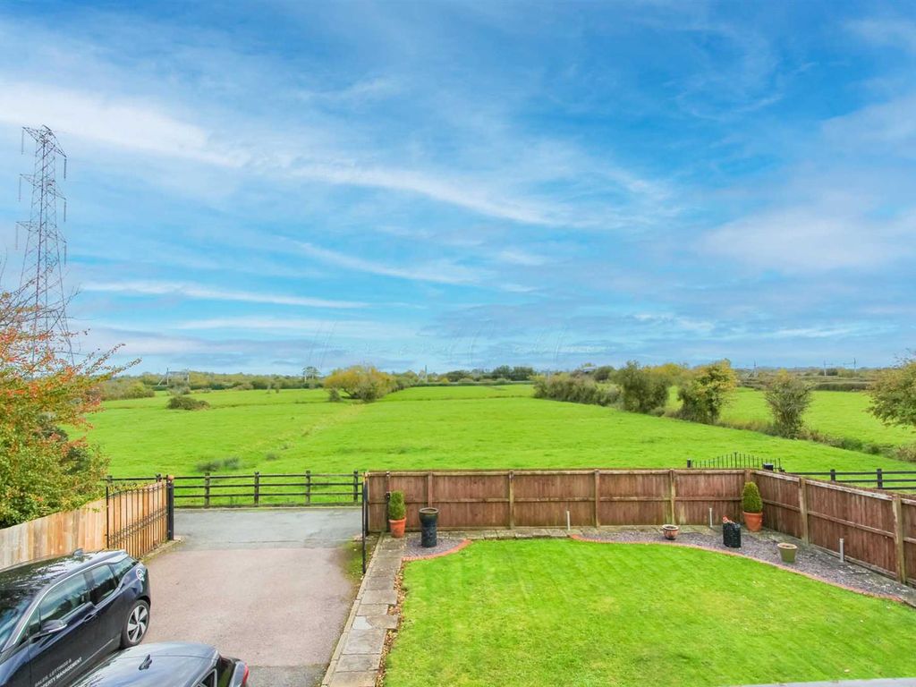 5 bed detached house to rent in Catherine Drive, Marshfield, Cardiff