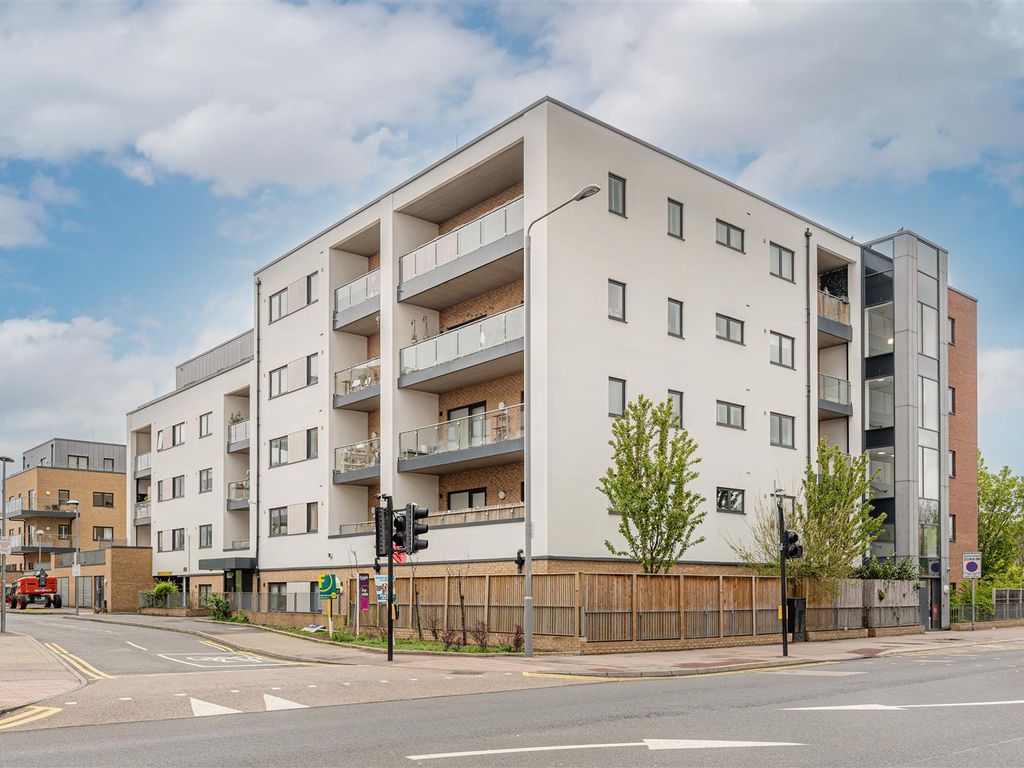 2 bed flat for sale in Thornbury Way, London E17 Zoopla