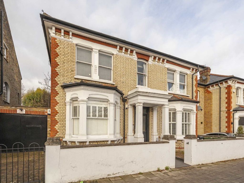 2 bed flat to rent in Abbeville Road, London SW4, £2,300 pcm Zoopla