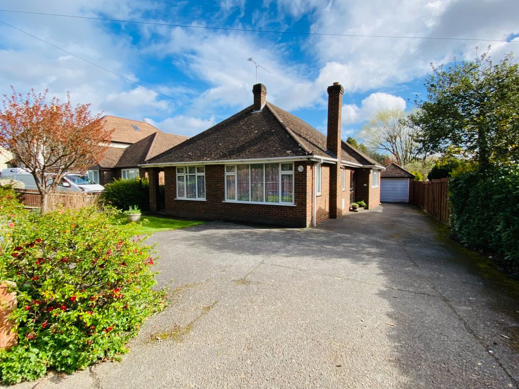 2 bed bungalow for sale in Lower Guildford Road, Knaphill, Woking GU21 Zoopla