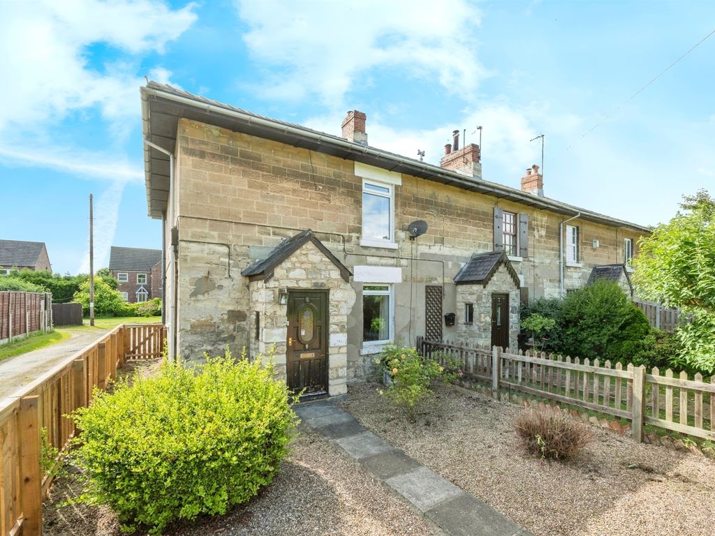 3 bed end terrace house for sale in Doncaster Road, Pickburn, Doncaster