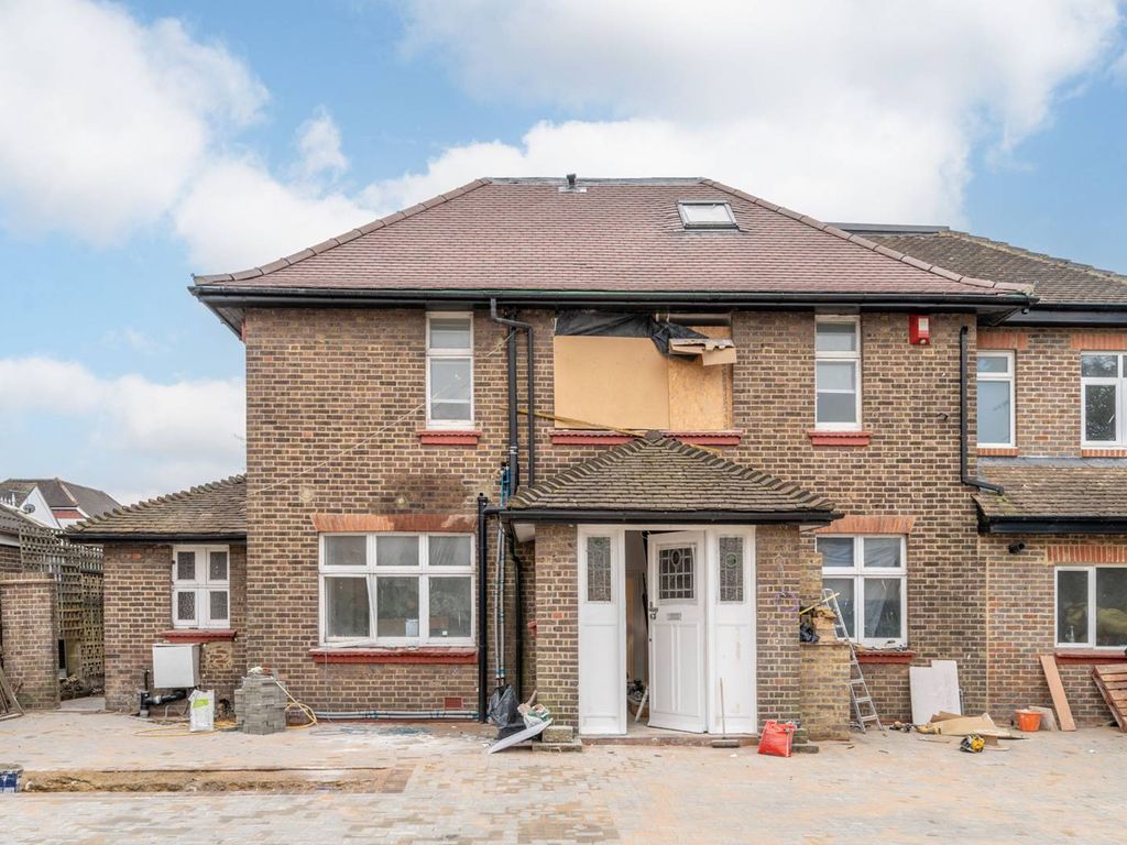 3 bed flat to rent in Crown Lane, Streatham Common, London SW16 Zoopla