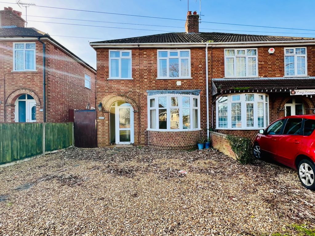 3 bed semidetached house for sale in Fulbridge Road, Werrington