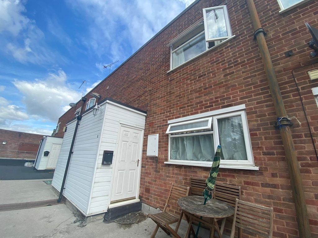 2 bed to rent in Marsh Lane Parade, Stafford Road, Wolverhampton WV10 Zoopla