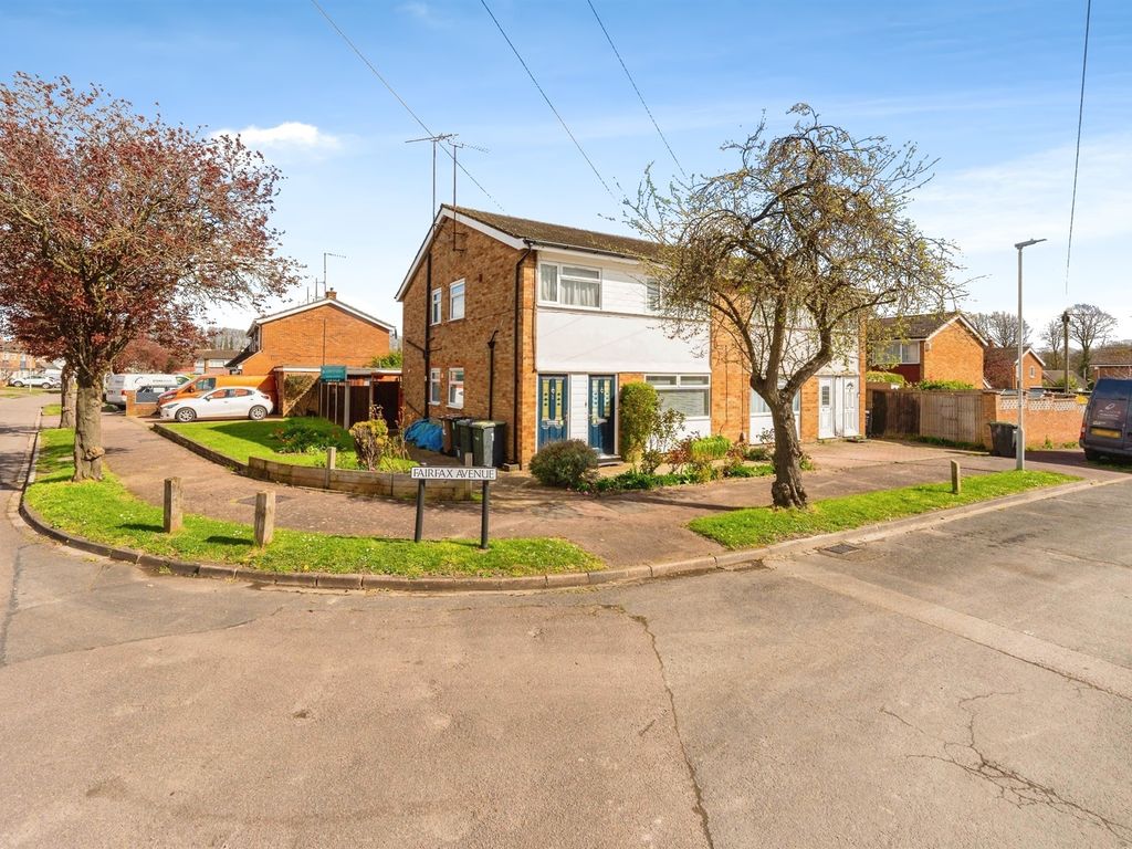 2 bed property for sale in Fairfax Avenue, Luton LU3, £210,000 Zoopla