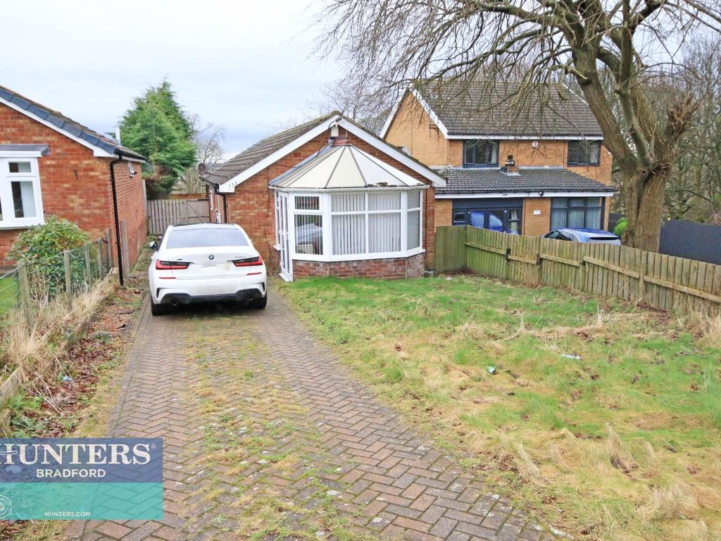 3 bed detached bungalow for sale in Hunters Park Avenue, Clayton, Bradford BD14, £240,000 Zoopla