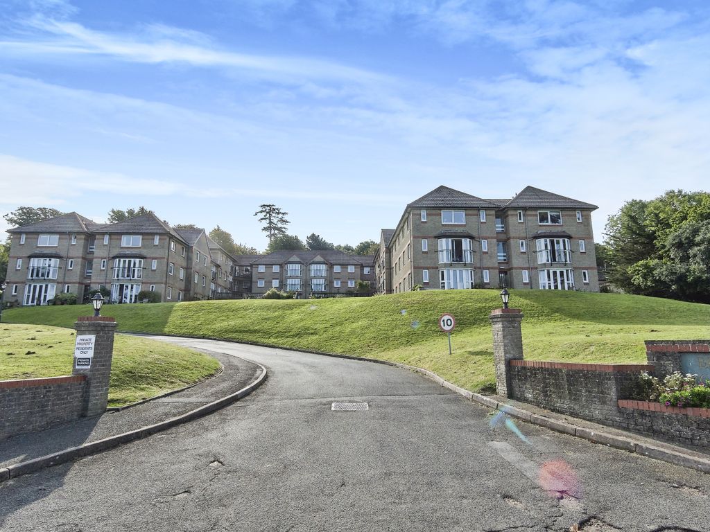 1 bed flat for sale in Egypt Esplanade, Cowes, Isle Of Wight PO31, £