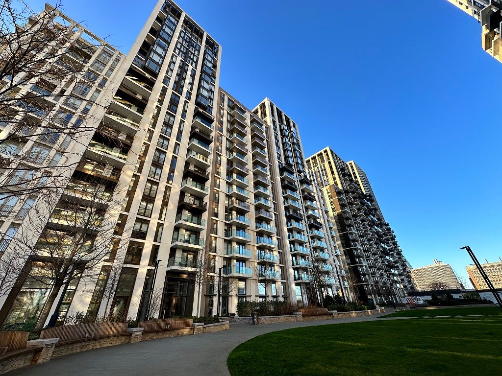 New home, 2 bed flat for sale in Fountain Park Way, London W12, £