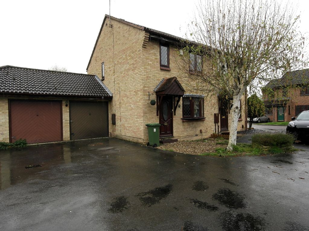 3 bed semidetached house for sale in Wood Green, Basildon, Essex SS13