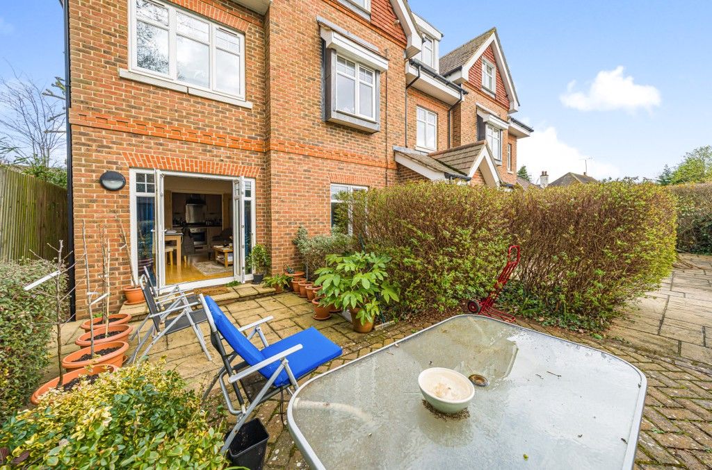 1 bed flat for sale in Grange Court, 16 Addlestone Park, Addlestone KT15 Zoopla