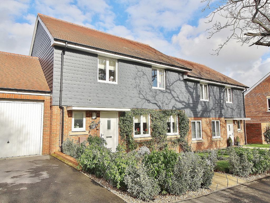 4 bed semidetached house for sale in St. Peters Way, Waterlooville PO7