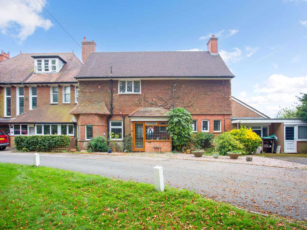 3 bed semidetached house for sale in The Ridge, Caterham CR3, £930,000