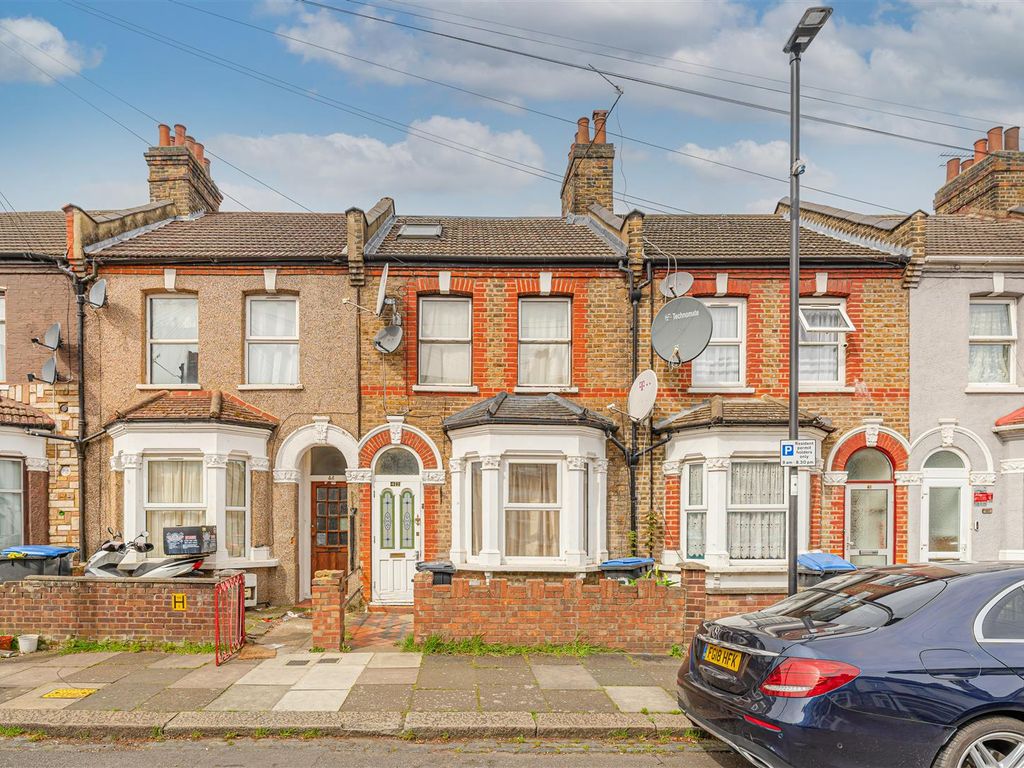 3 bed property for sale in Lancaster Road, London N18, £425,000 Zoopla