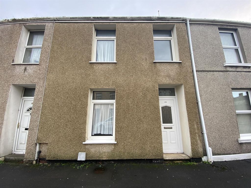 3 bed terraced house to rent in Robinson Street, Llanelli SA15, £675