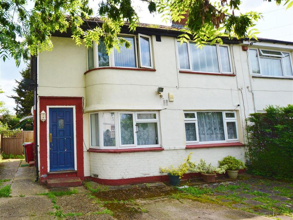 2 bed for sale in Lancaster Avenue, Farnham Royal, Slough