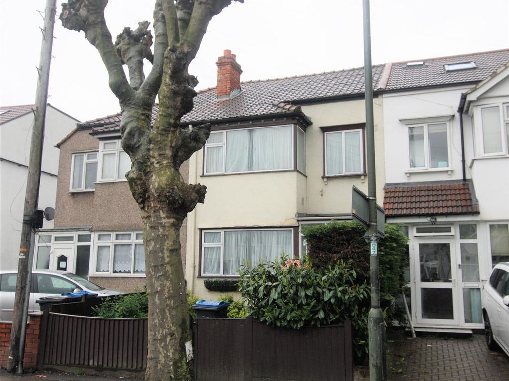 3 bed terraced house for sale in Grove Road, Mitcham CR4 Zoopla