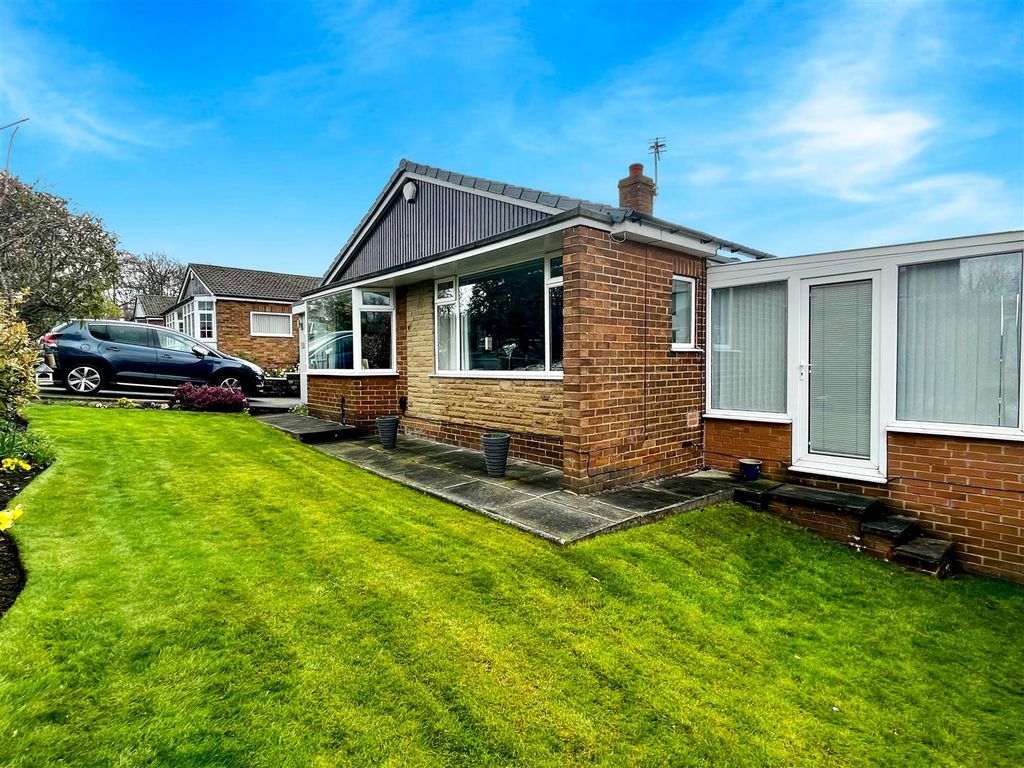 3 bed detached bungalow for sale in York Drive, Upper Batley, West