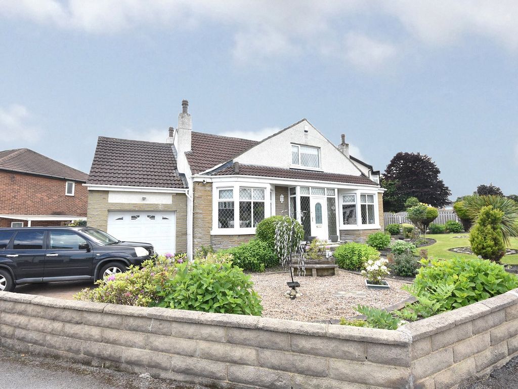 3 bed detached bungalow for sale in Knights Hill, Leeds, West Yorkshire