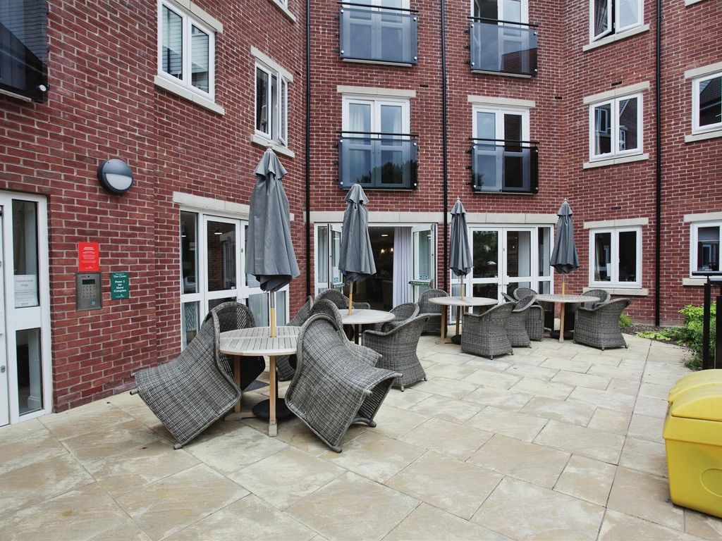 1 bed flat for sale in Church Street, Nuneaton, Warwickshire CV11, £