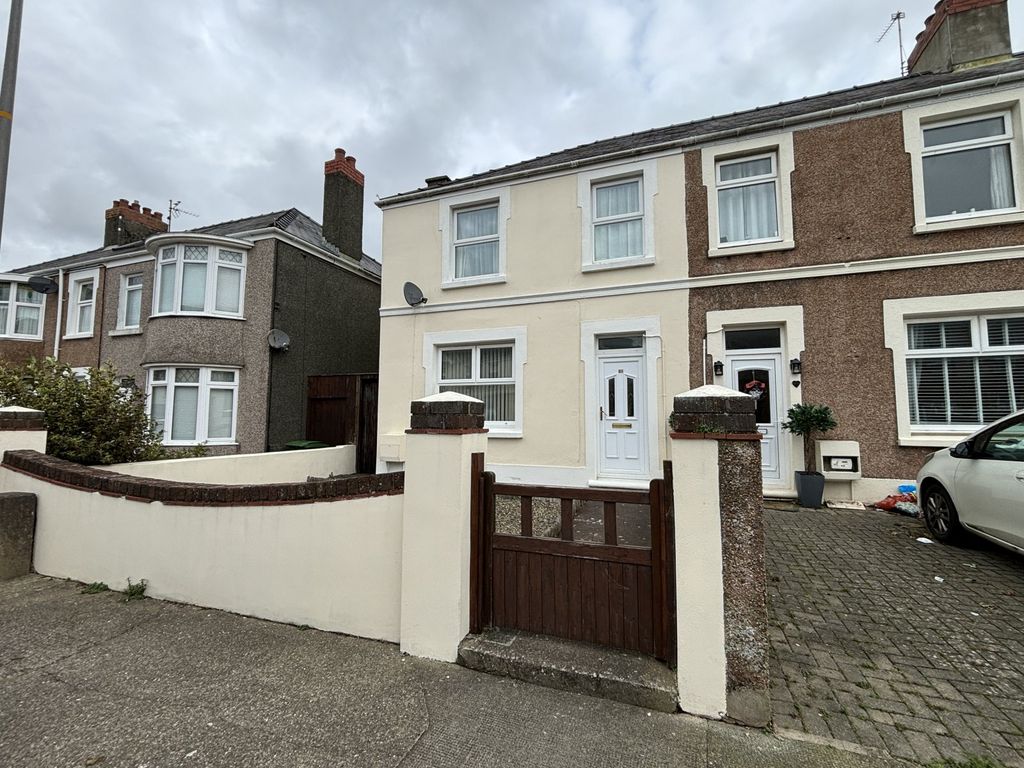 3 bed end terrace house for sale in Stratford Road, Milford Haven