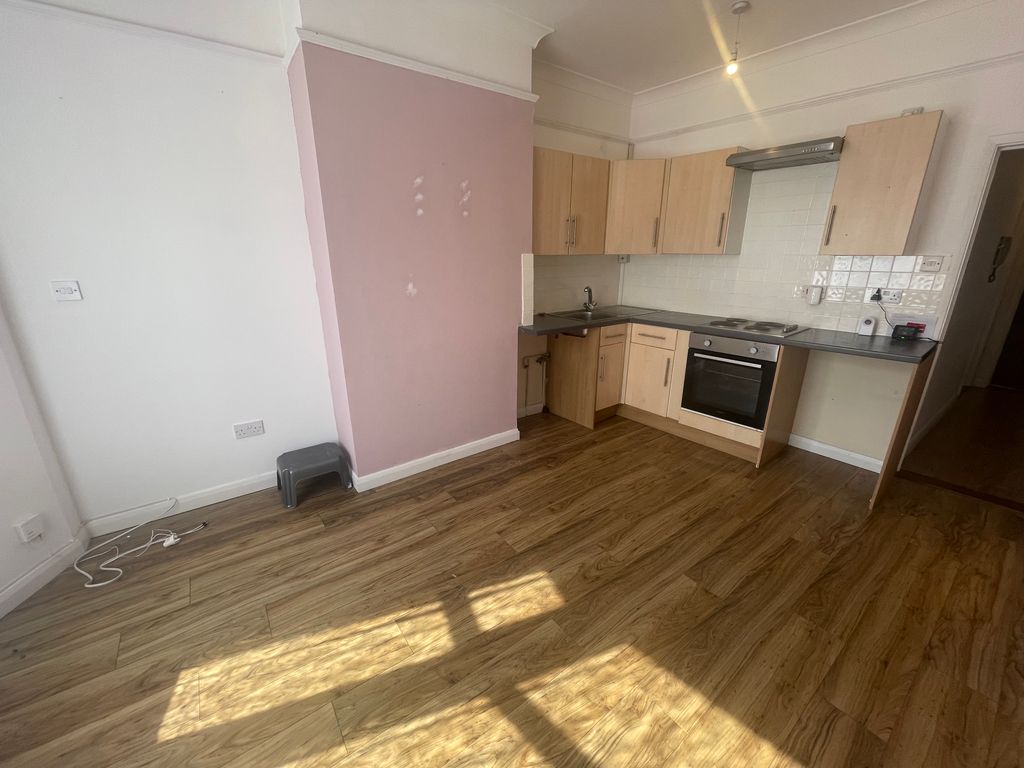 1 bed flat to rent in High Street, Sheerness ME12, £600 pcm Zoopla