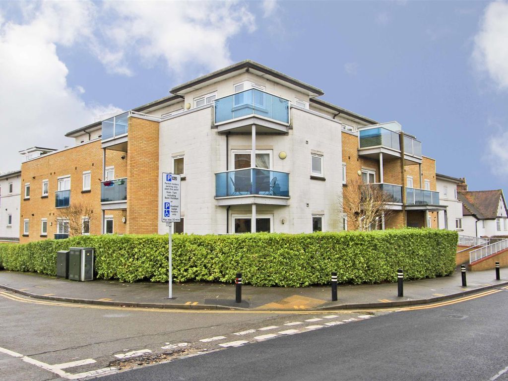 3 bed flat to rent in Reservoir Road, Ruislip HA4 Zoopla