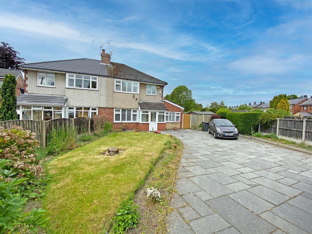 4 bed property for sale in Hickson Avenue, Maghull, Liverpool L31, £