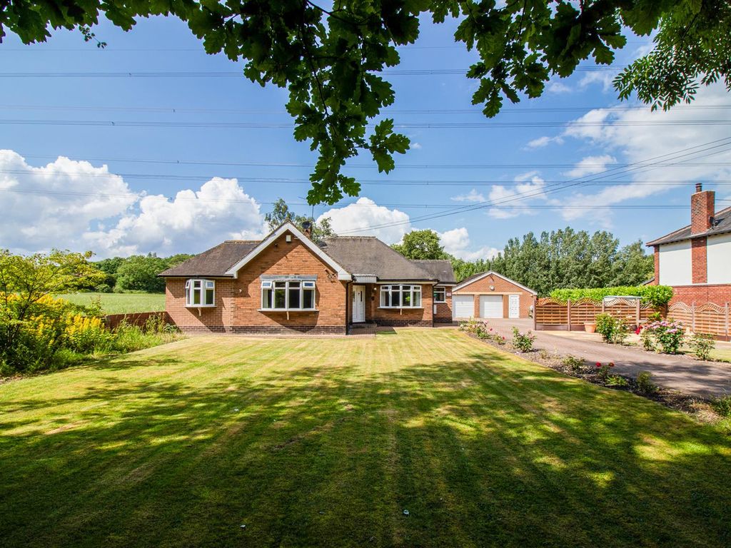2 bed detached bungalow for sale in Newmarket Lane, Stanley, Wakefield