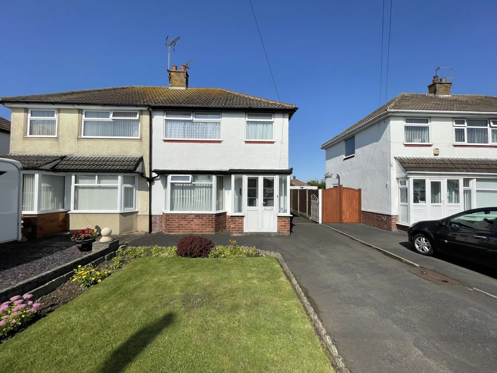 3 bed semidetached house for sale in Luton Road, Cleveleys FY5, £