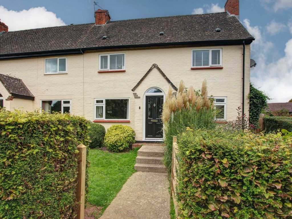 3 bed semidetached house for sale in Fields Close, Winterborne
