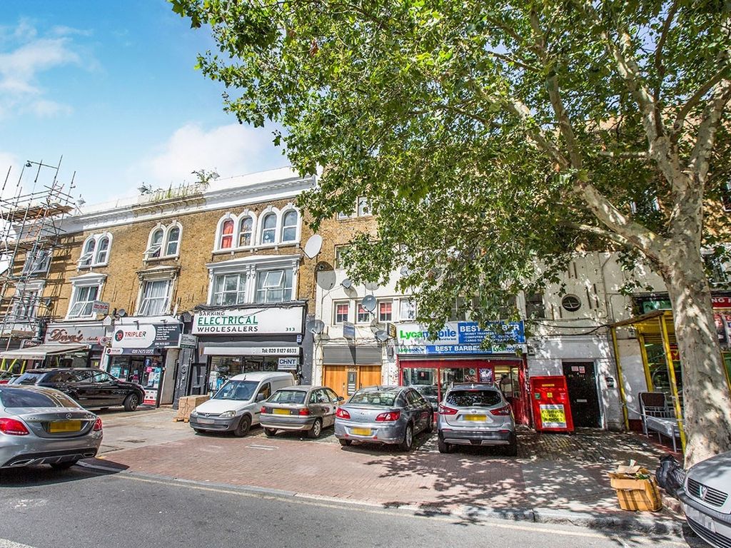 1 bed flat to rent in Barking Road, London E13, £1,200 pcm - Zoopla