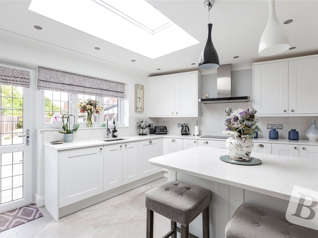 3 bed semidetached house for sale in Cambridge Avenue, Romford RM2