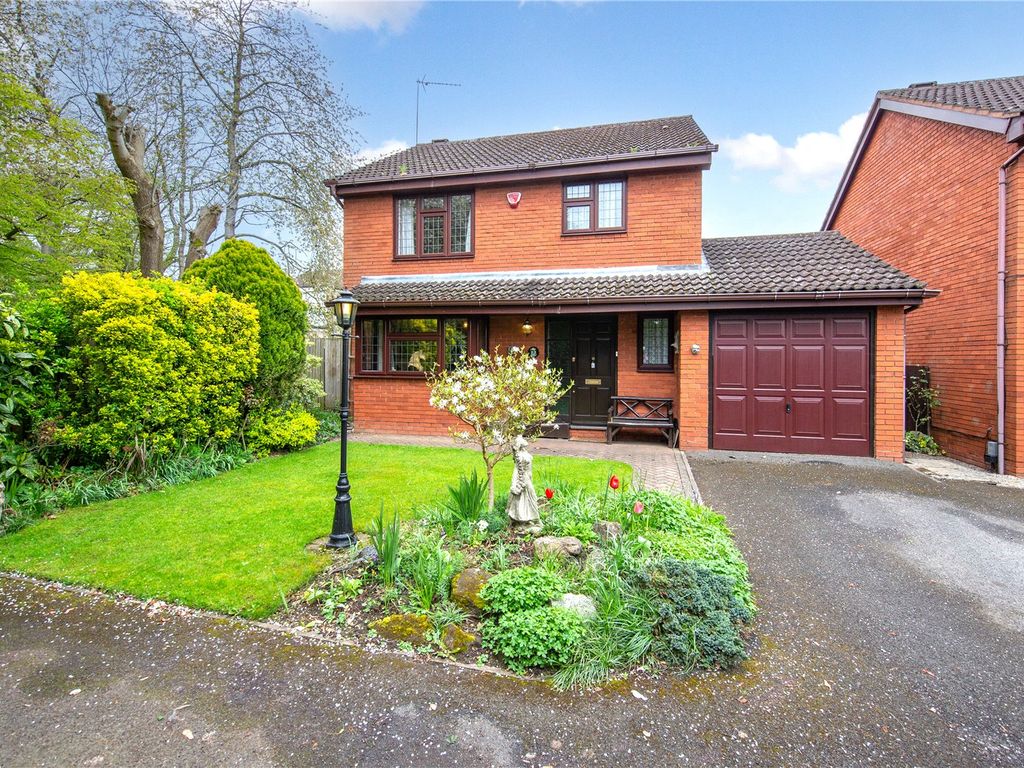 3 bed detached house for sale in Copthorne, Luton, Bedfordshire LU2, £