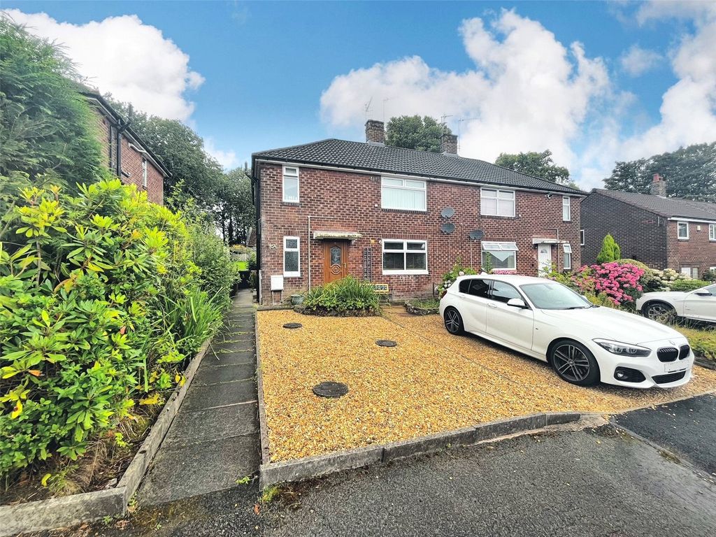 1 bed flat for sale in Woodbank Avenue, Darwen, Lancashire BB3, £70,000