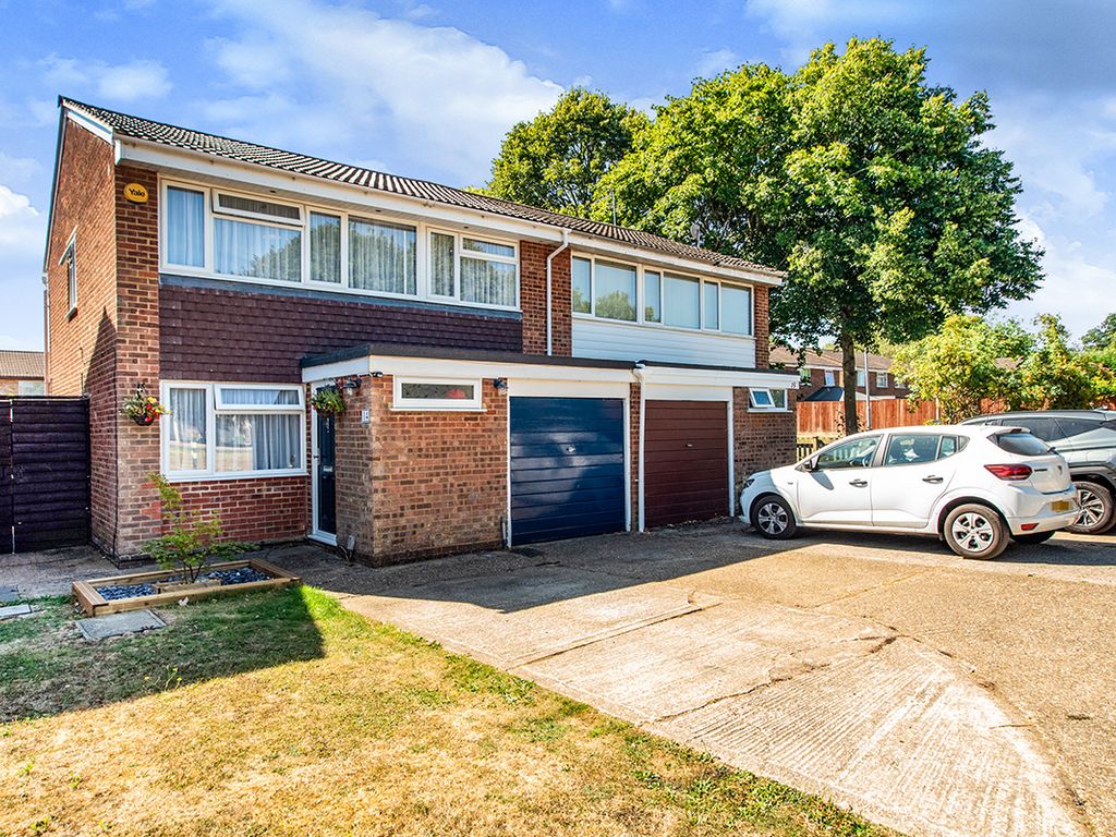 4 bed semidetached house for sale in Perry Green, Hemel Hempstead