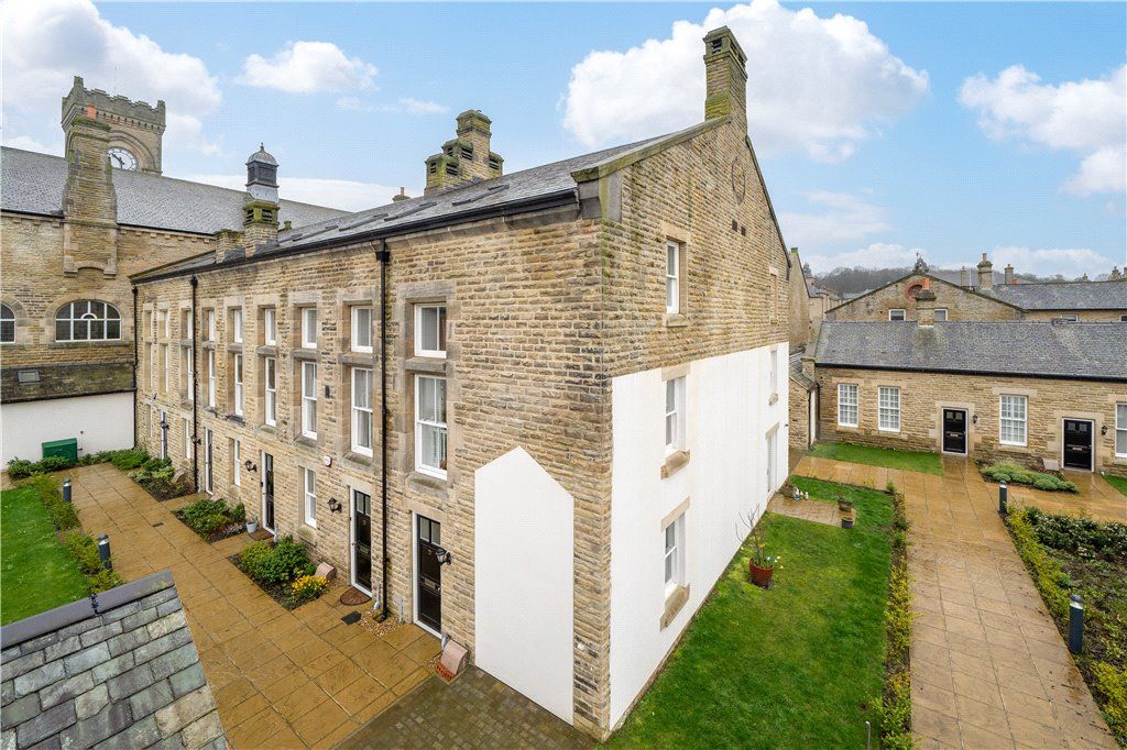 3 bed end terrace house for sale in High Royds Court, Menston, Ilkley