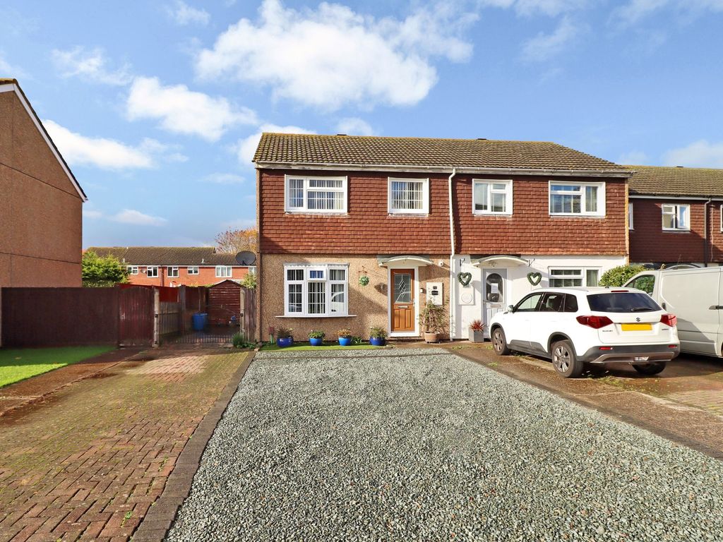 3 bed end terrace house for sale in Moore Crescent, Netley Abbey SO31