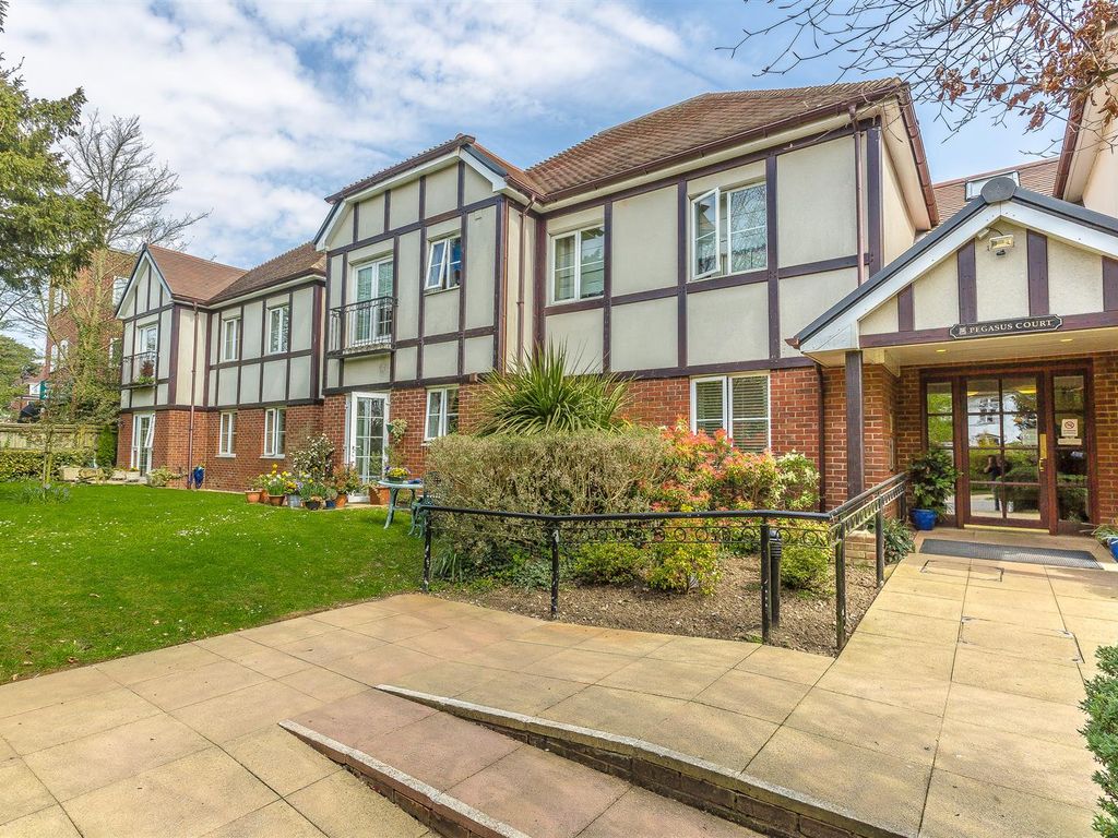 2 bed flat for sale in Bolters Lane, Banstead SM7 Zoopla