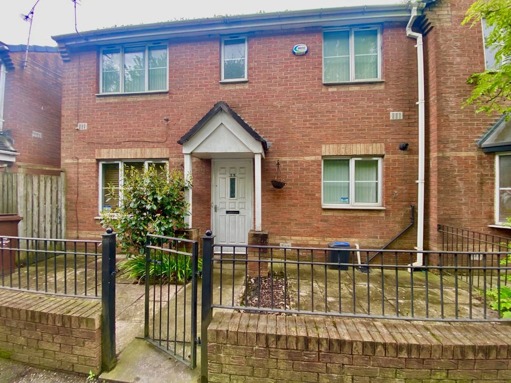 3 bed semidetached house for sale in St. James Road, Salford, Greater