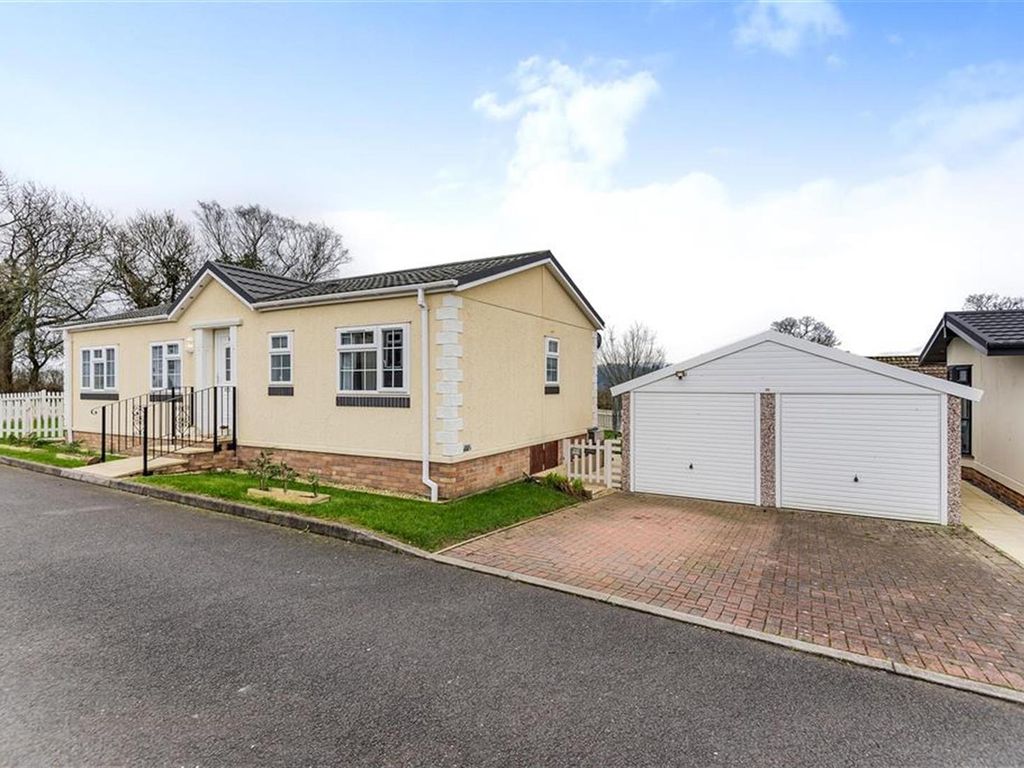 2 bed mobile/park home for sale in Caerwnon House Park, Builth Wells
