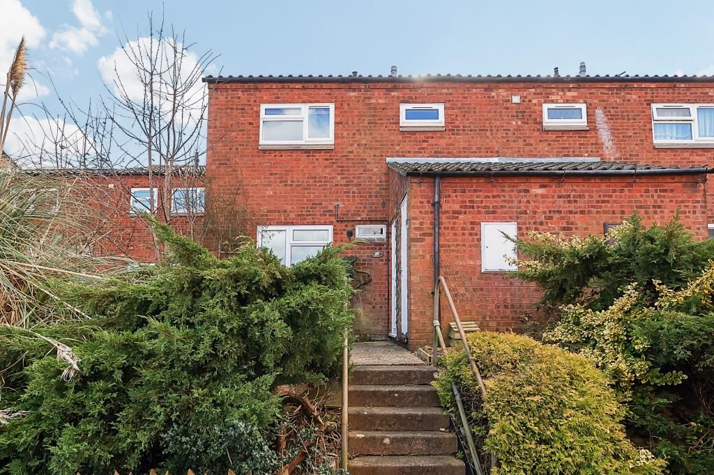 3 bed terraced house for sale in Newbury, Berkshire RG14, £300,000 Zoopla