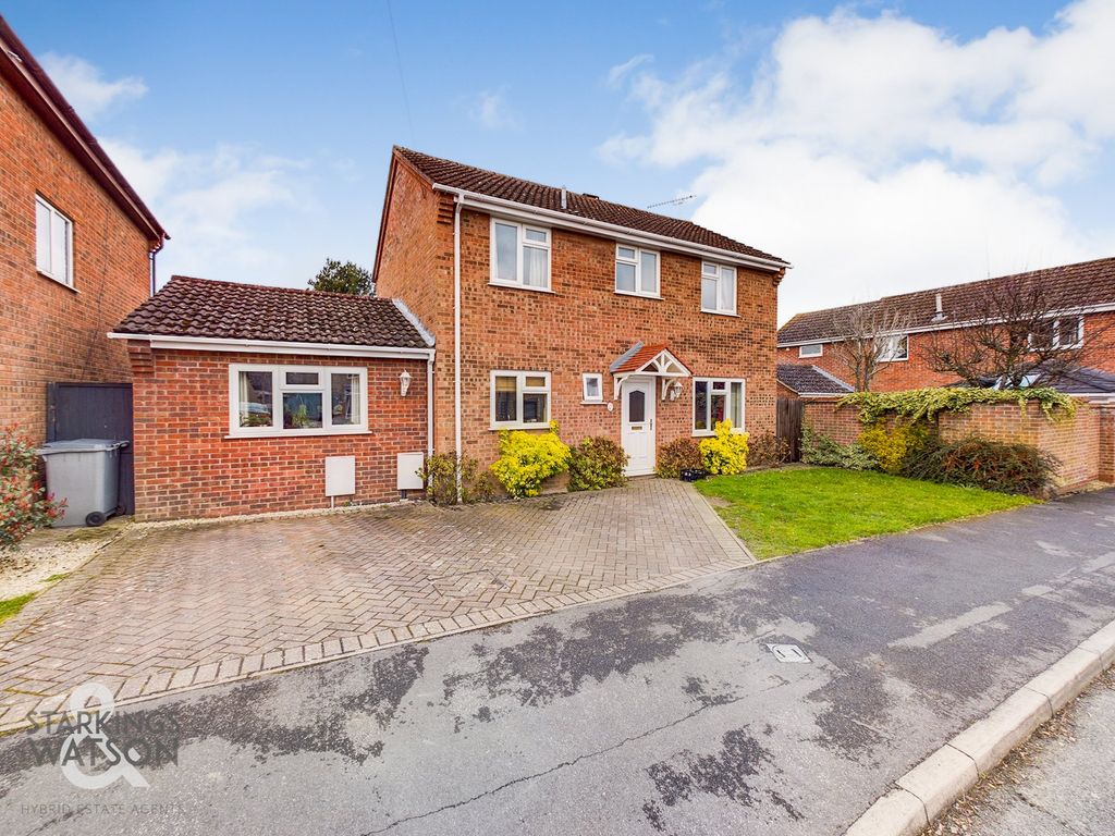 5 bed detached house for sale in Ropes Walk, Blofield, Norwich NR13