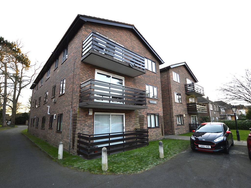 2 bed flat to rent in Albemarle Road, Beckenham BR3, £1,850 pcm Zoopla