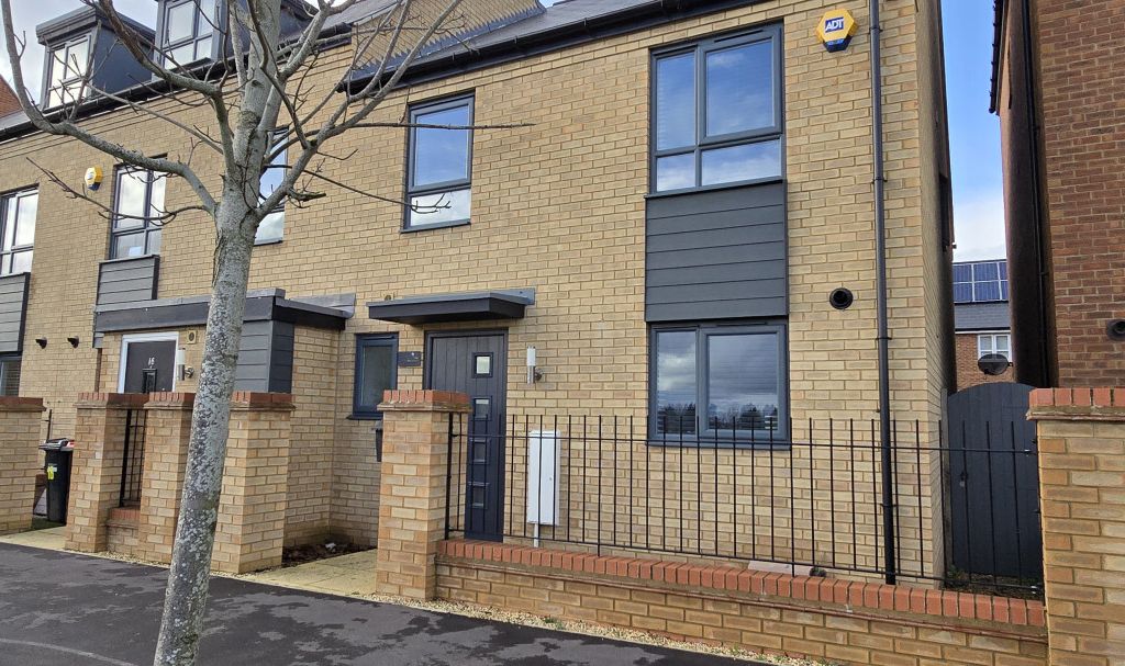 4 bed semidetached house for sale in Milton Keynes 1Bp, Milton Keynes