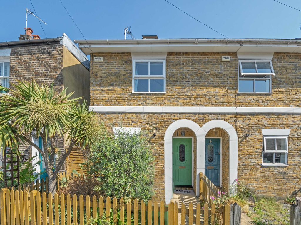 3 bed semidetached house for sale in Southsea Road, Kingston Upon