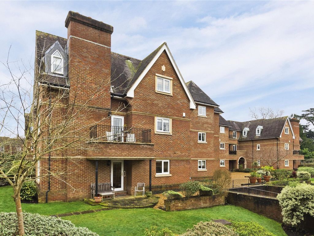 3 bed flat for sale in Churchfields Avenue, Weybridge, Surrey KT13 Zoopla