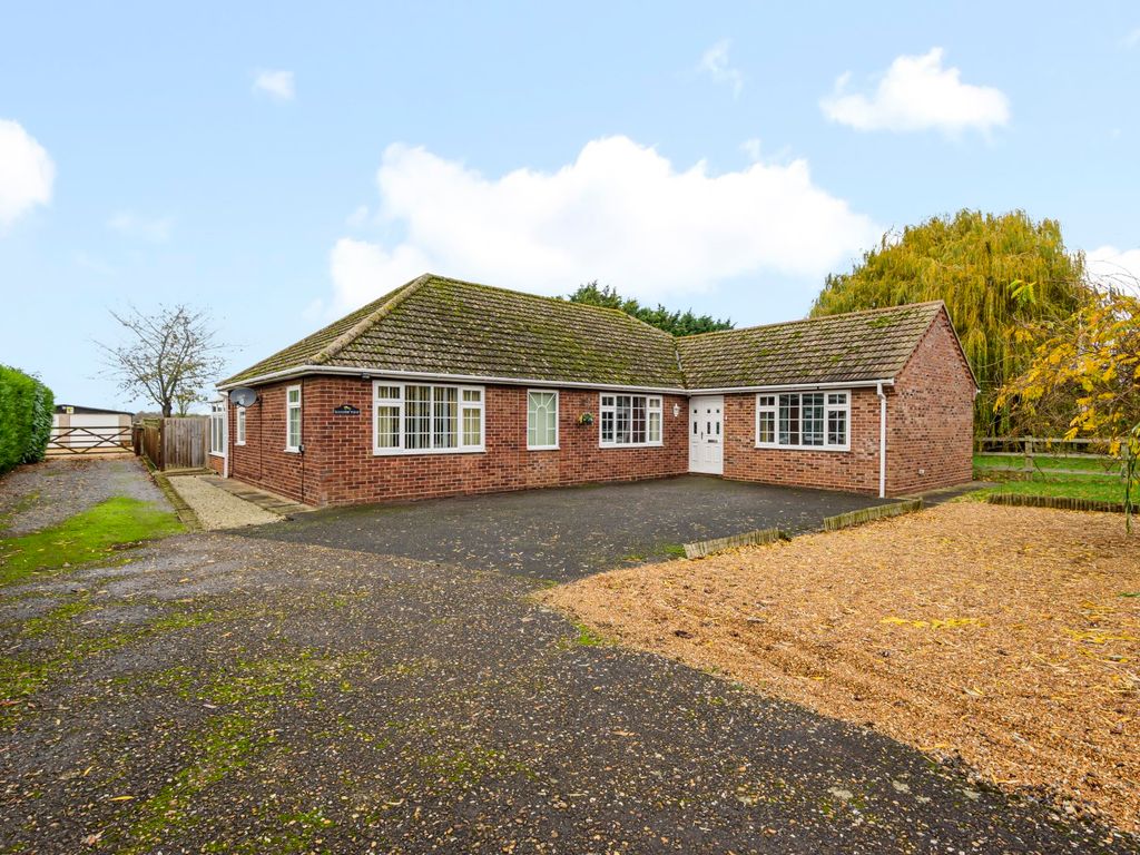 3 bed bungalow for sale in Hallgate, Gedney, Spalding PE12 Zoopla